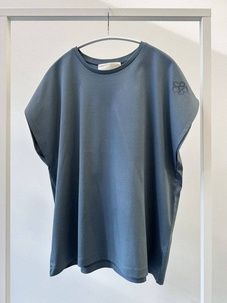Blå T-shirt i merceriseret bomuld i støvet blå med boxy fit – OVIO TEE
