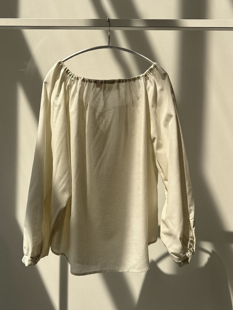 AIKA OFFWHITE BLUSE