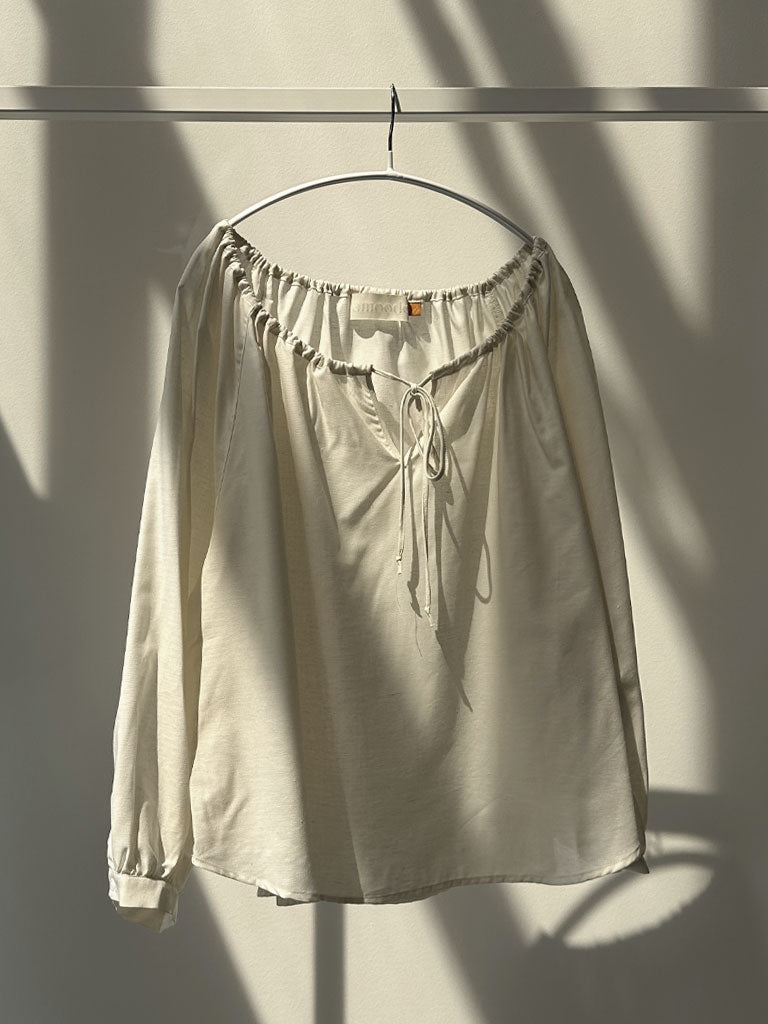 AIKA OFFWHITE BLUSE