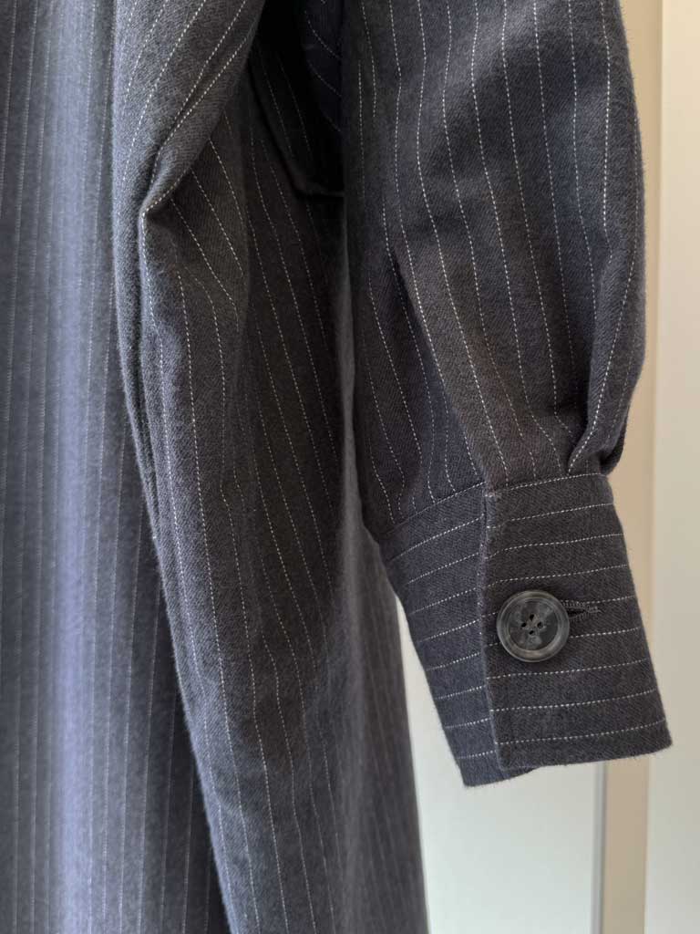 Lang grå nålestribet frakke i børstet bomuld – ALEX JACKET