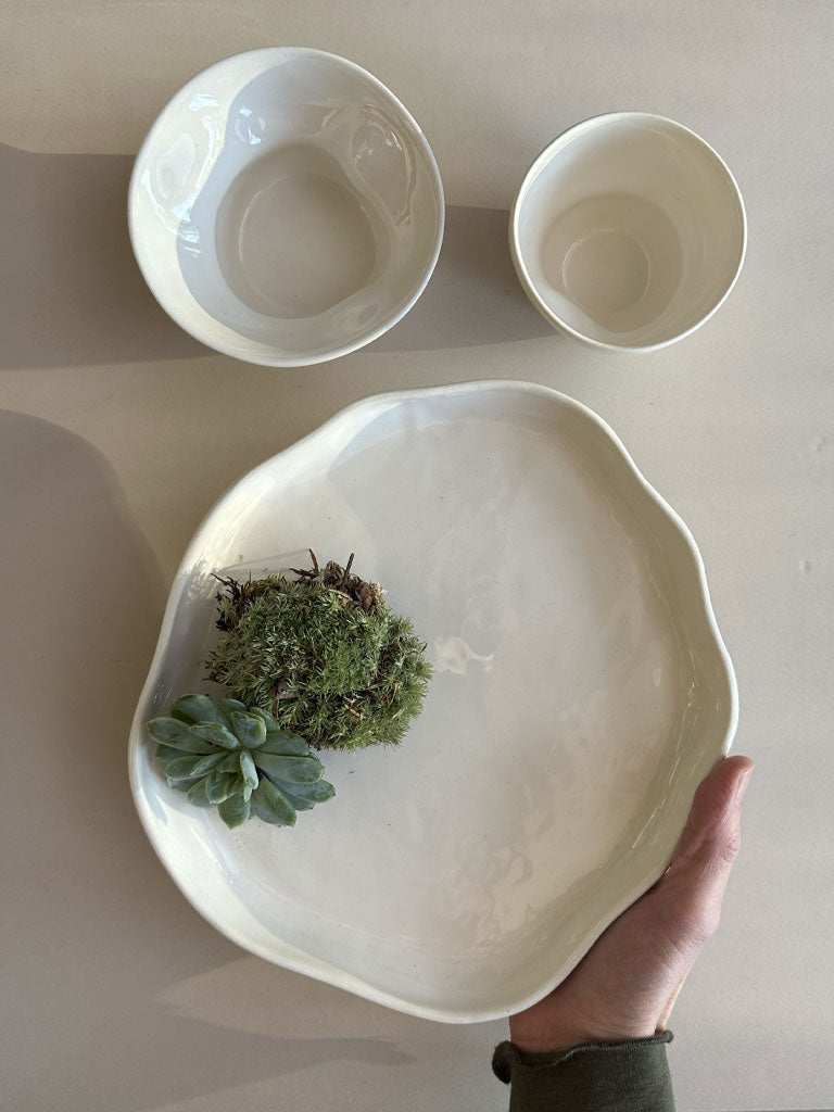 White Ceramic Dish with Organic Shapes – AMOODE Deco Plate