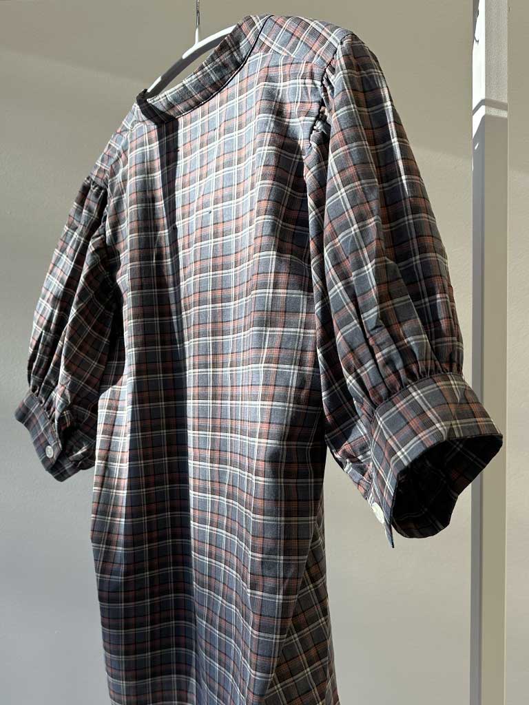 AVA Kortærmet Skjorte med Pufærme i Grå Tern