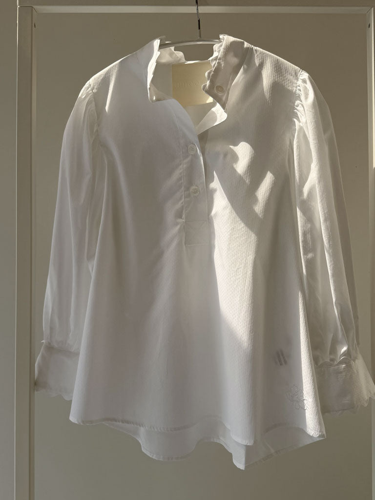 Hvid skjorte med pufærmer – AVA SHIRT