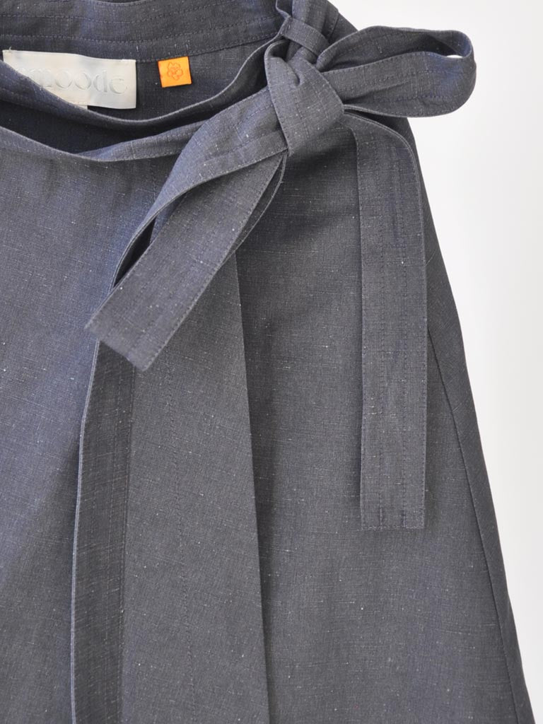 Bow Closeup of Linea Linen A-Line Skirt in Grey