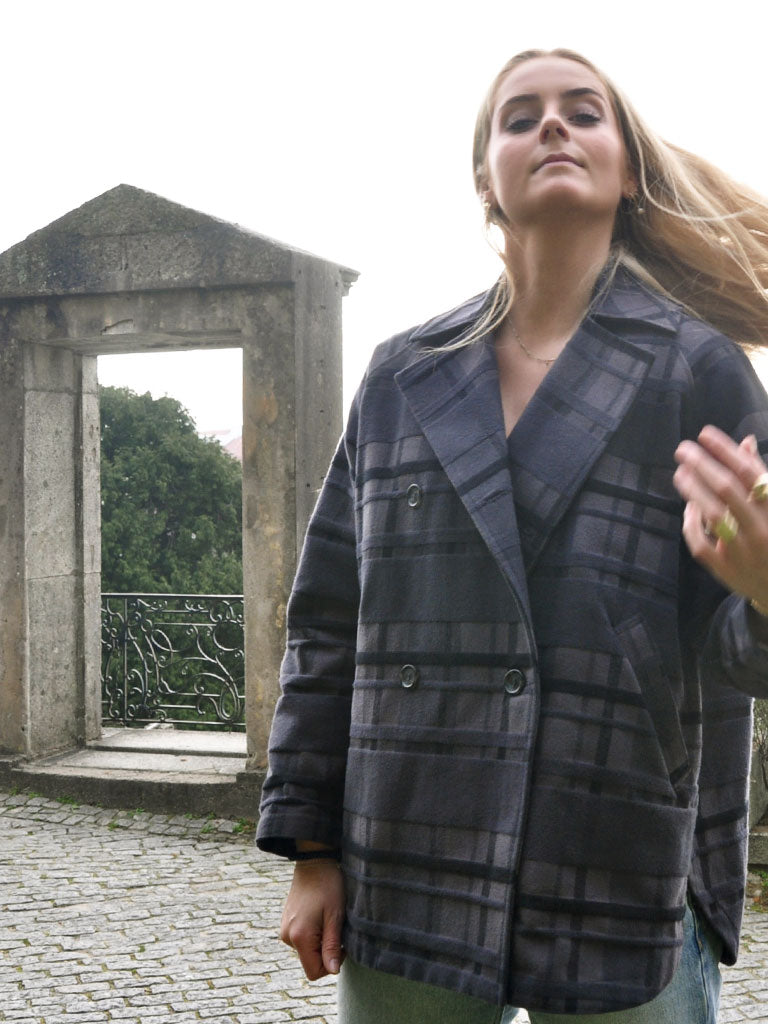 TEA trench jakke I sort ternet bomuld