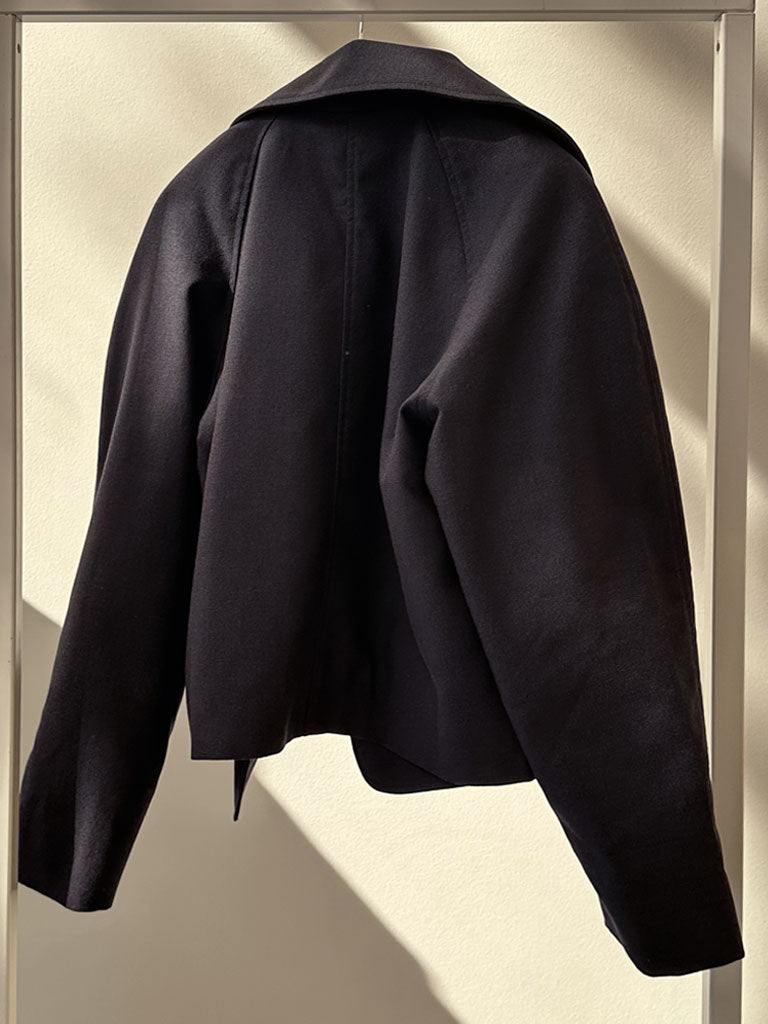 Short jacket in black bouclé with raglan sleeves and wide lapels – TORRO Boucle Jacket