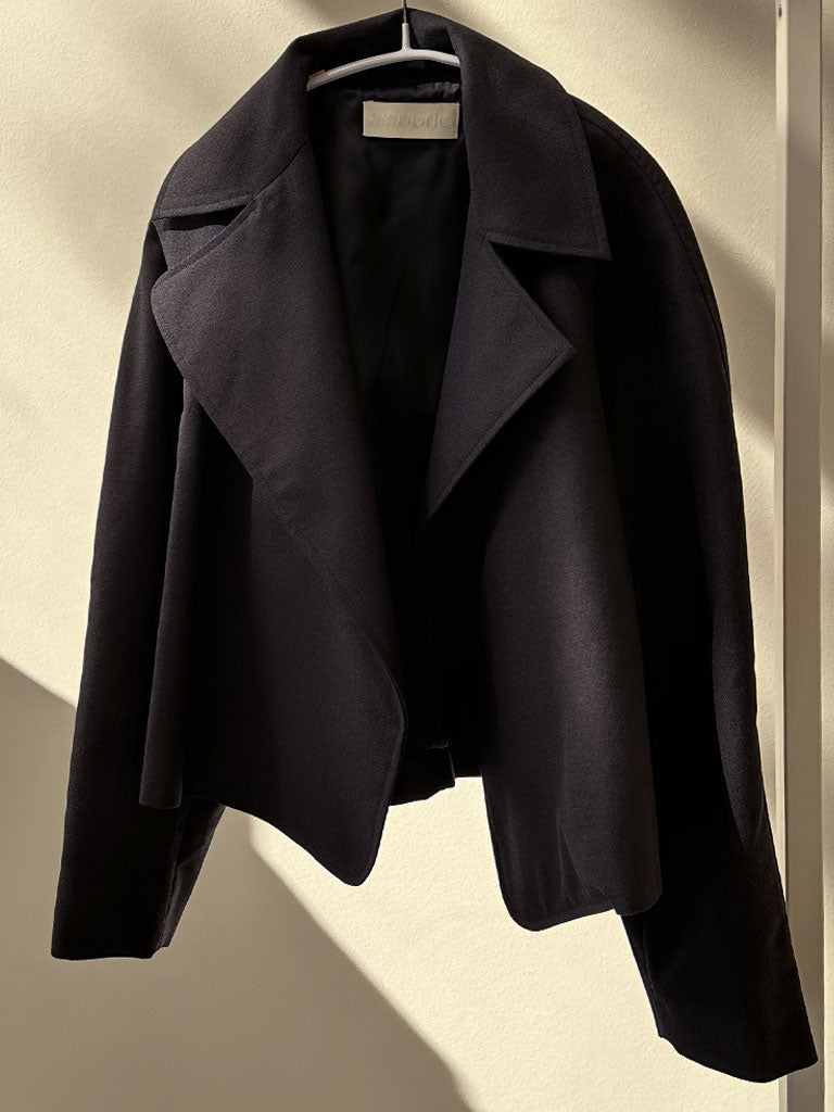 Short jacket in black bouclé with raglan sleeves and wide lapels – TORRO Boucle Jacket