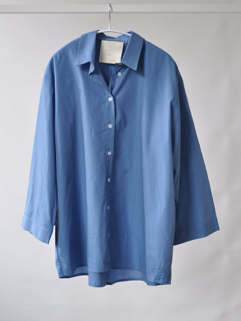Front of Ane shirt in blue