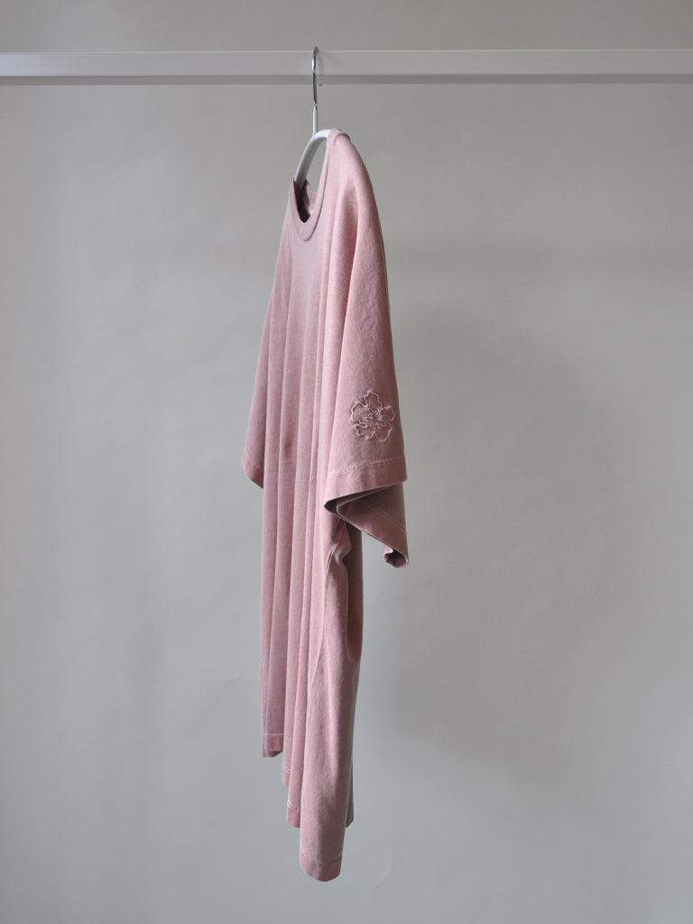 Side of Avio tee in old rose