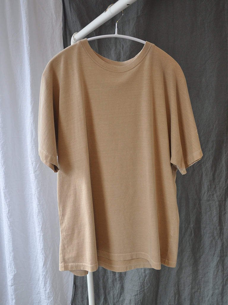 Front of Avio tee in soft beige