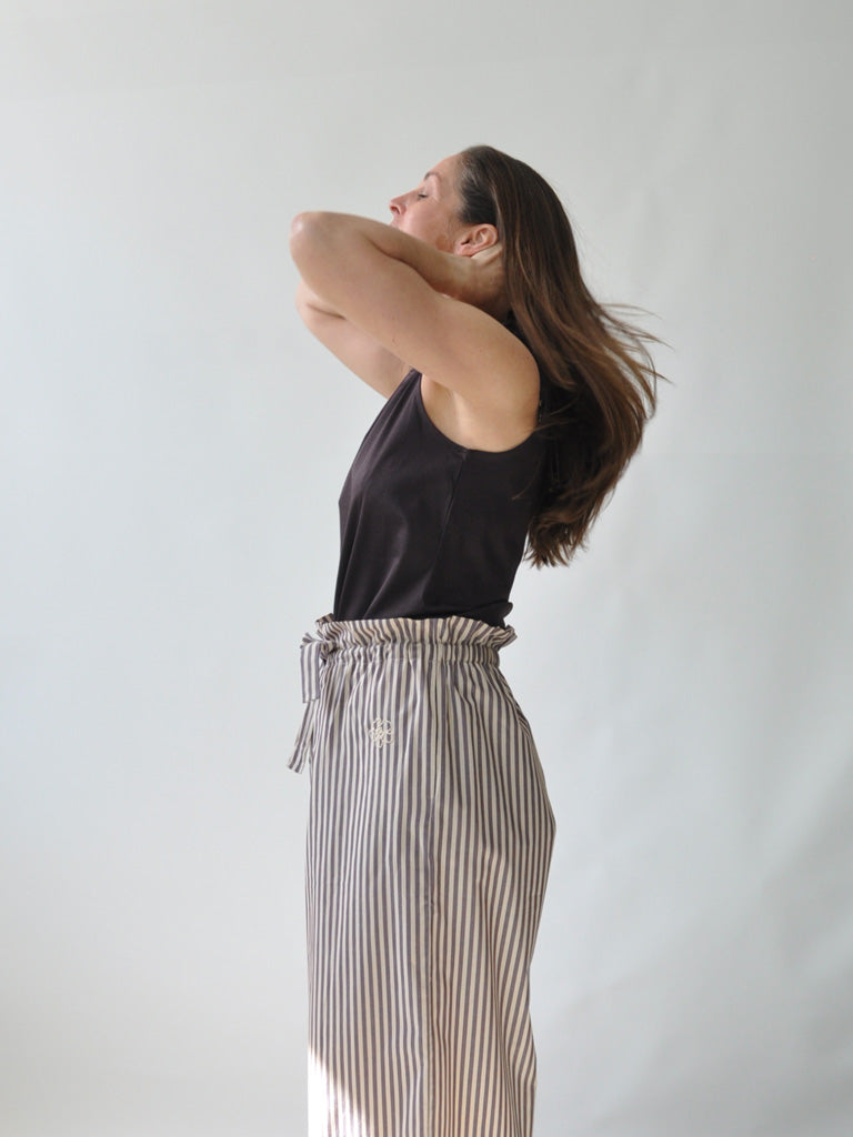 Side of Alanis Top in Brown