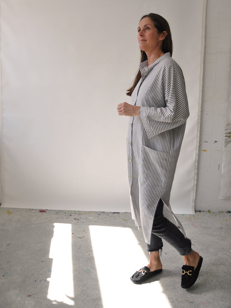Side of Elisabeth kaftan dress in grey stripes