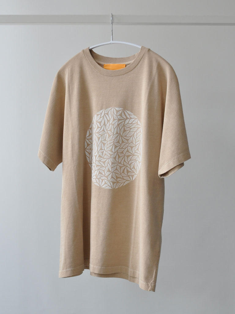 Front of Avio Papercut Tee in beige - Special Edition
