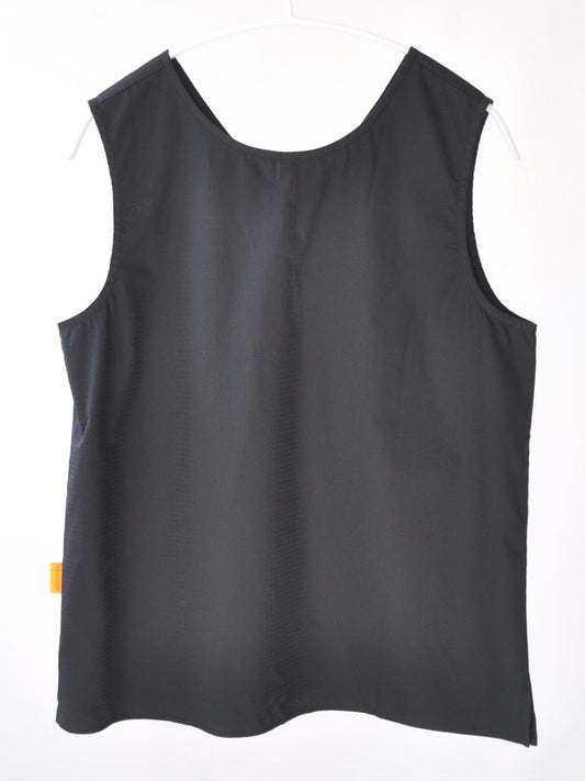 Front of Aia Top with O-Neck in Black