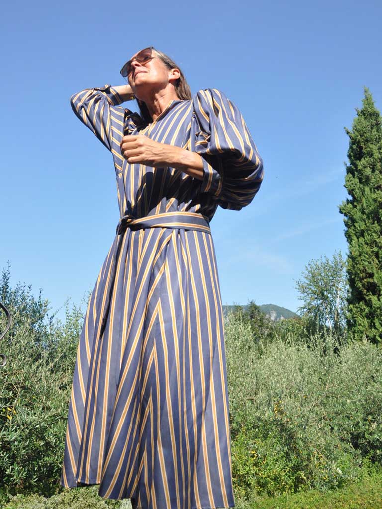 ARONA BLÅSTRIBET TENCEL KJOLE