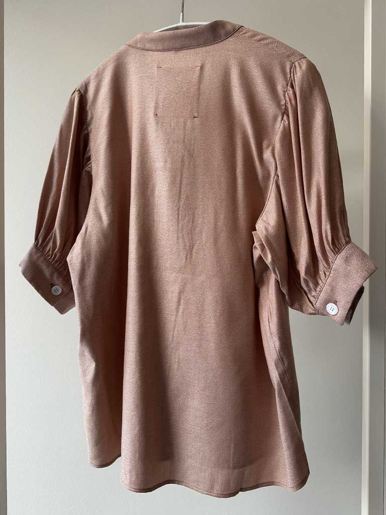 Skjorte i Støvet Rosa med Puffærmer og Fin Struktur – AVA SHIRT