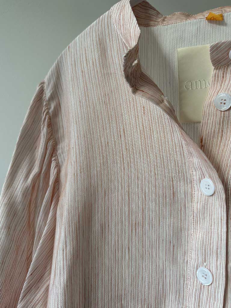 Skjorte i Lys Rosa med Fine Striber og Puffærmer – AVA SHIRT