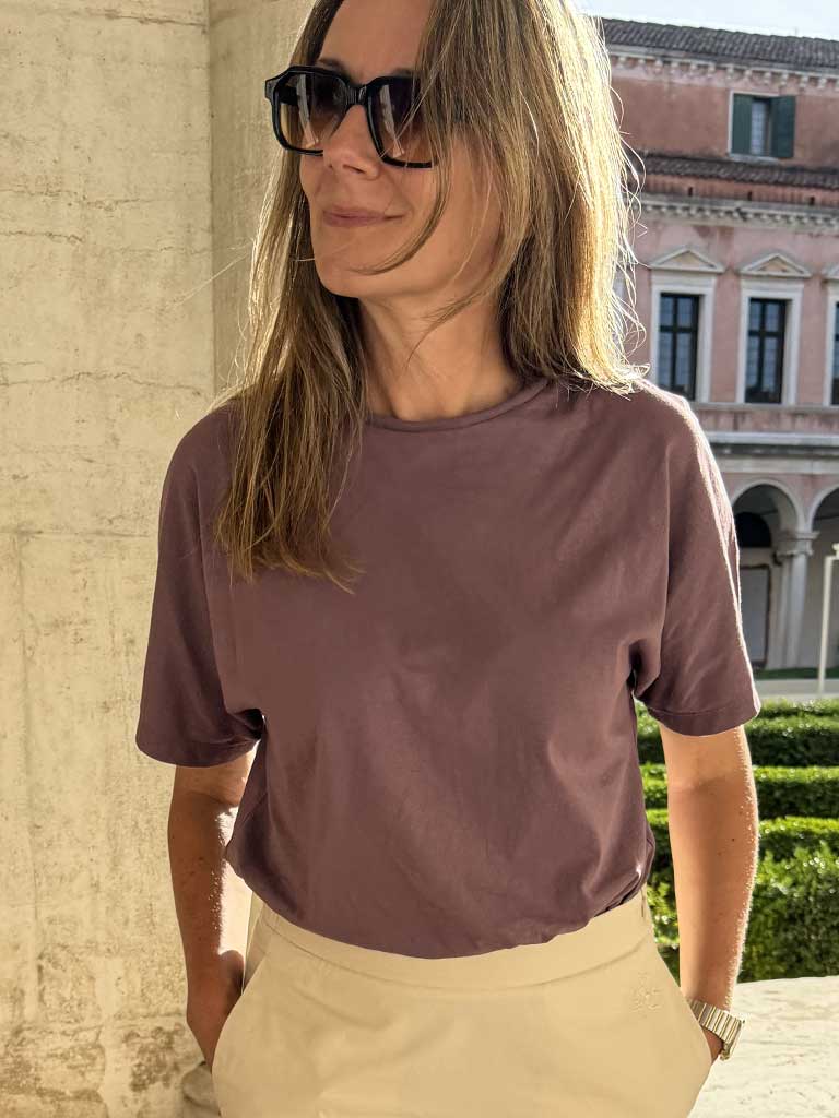 Plum Organic Cotton T-Shirt – AVIO TEE