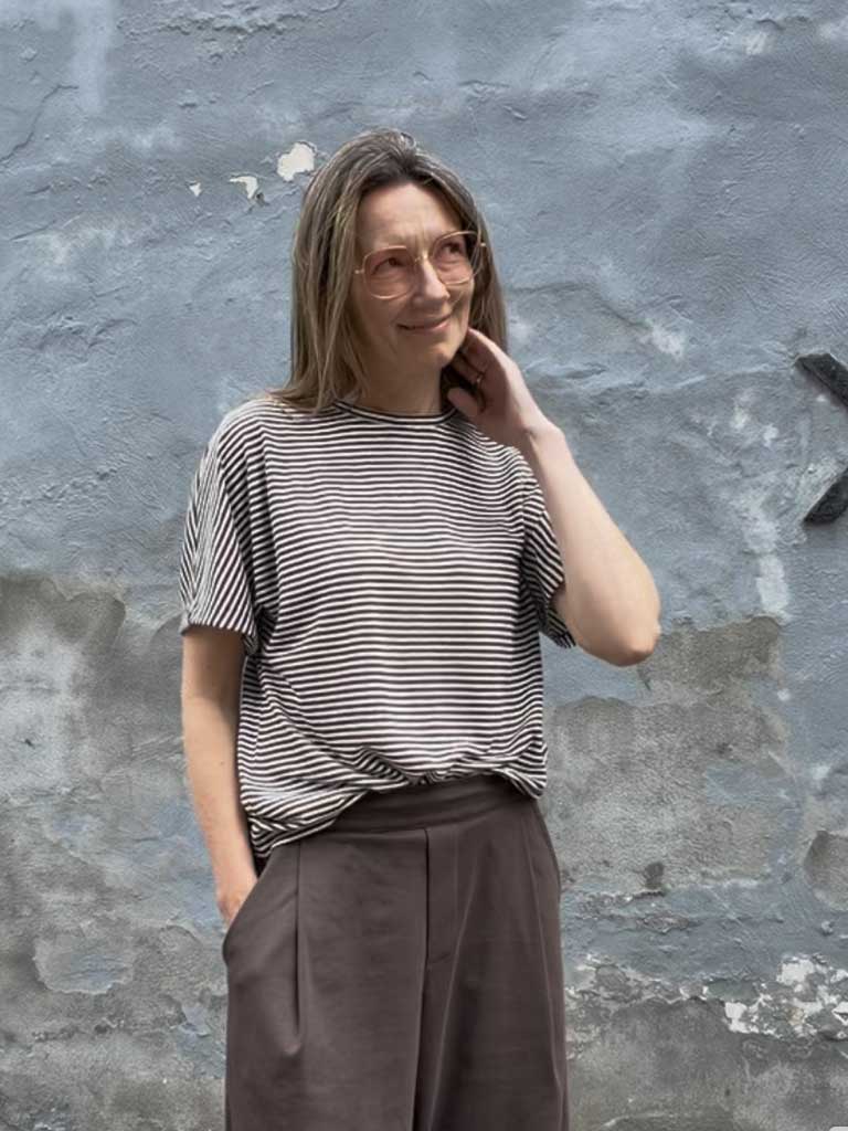 Striped Linen Tee in Brown with Relaxed Fit – AVIO TEE