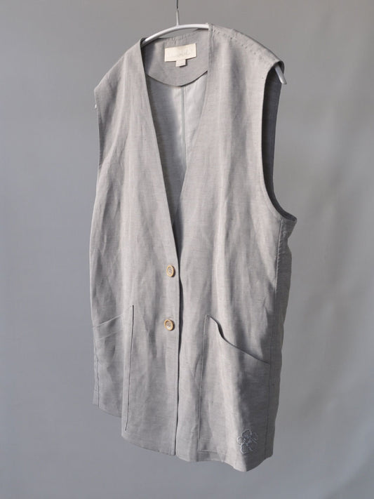 Front of Etna Linen Vest in Grey