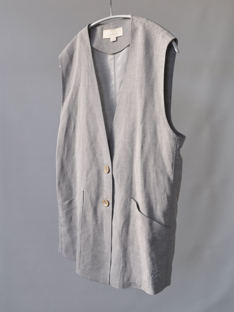 Front of Etna Linen Vest in Grey