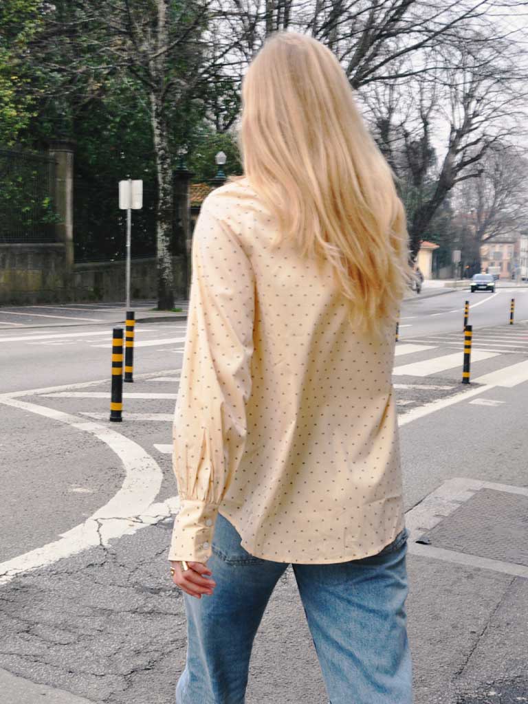 MANHATTAN SKJORTE - GUL MED BRUN DOT