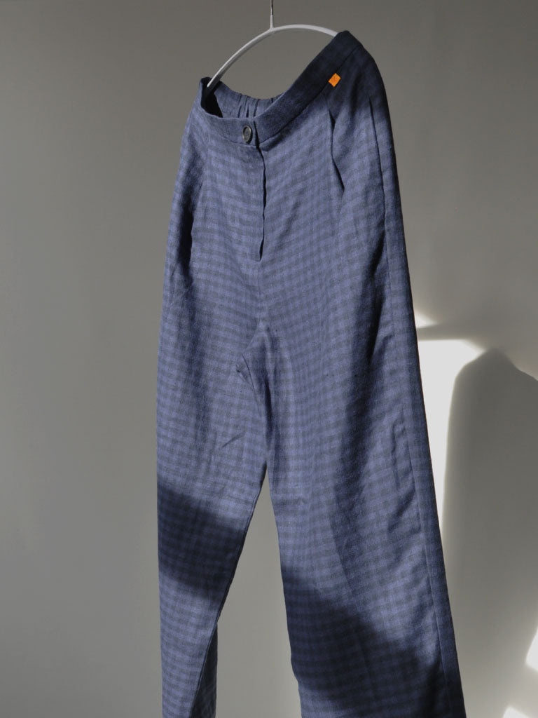 STUDIO PLEAT CHECK PANTS BLUE