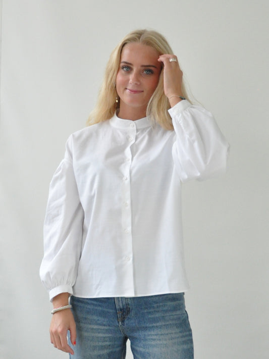 Front of Aude shirt in white