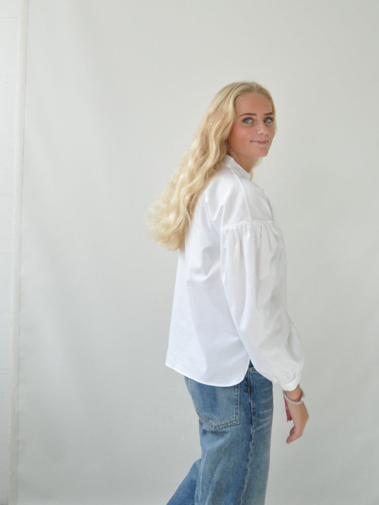 Side of Aude shirt in white