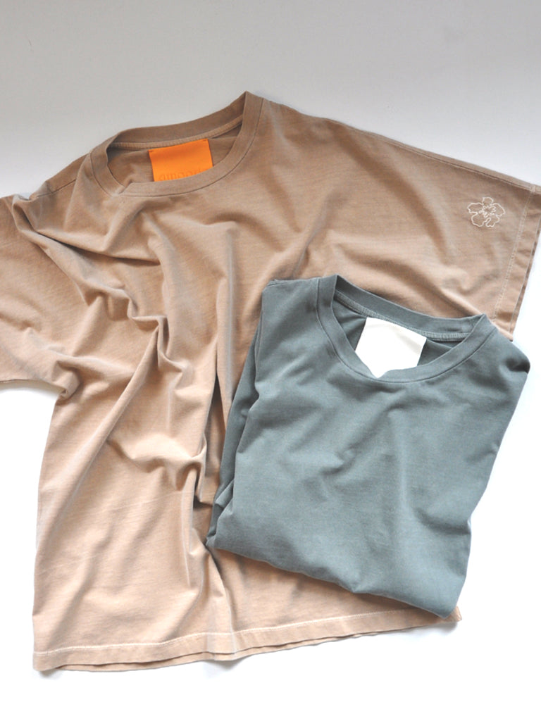 Avio tee in different colours