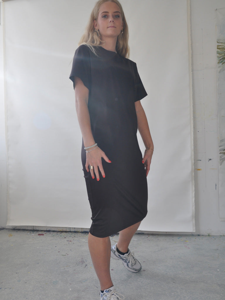 Avio Dress with Drop Shoulder in Brown